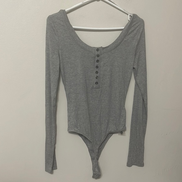 LULUS Heather Grey Long Sleeve Button-Front Bodysuit Size L - Picture 2 of 6
